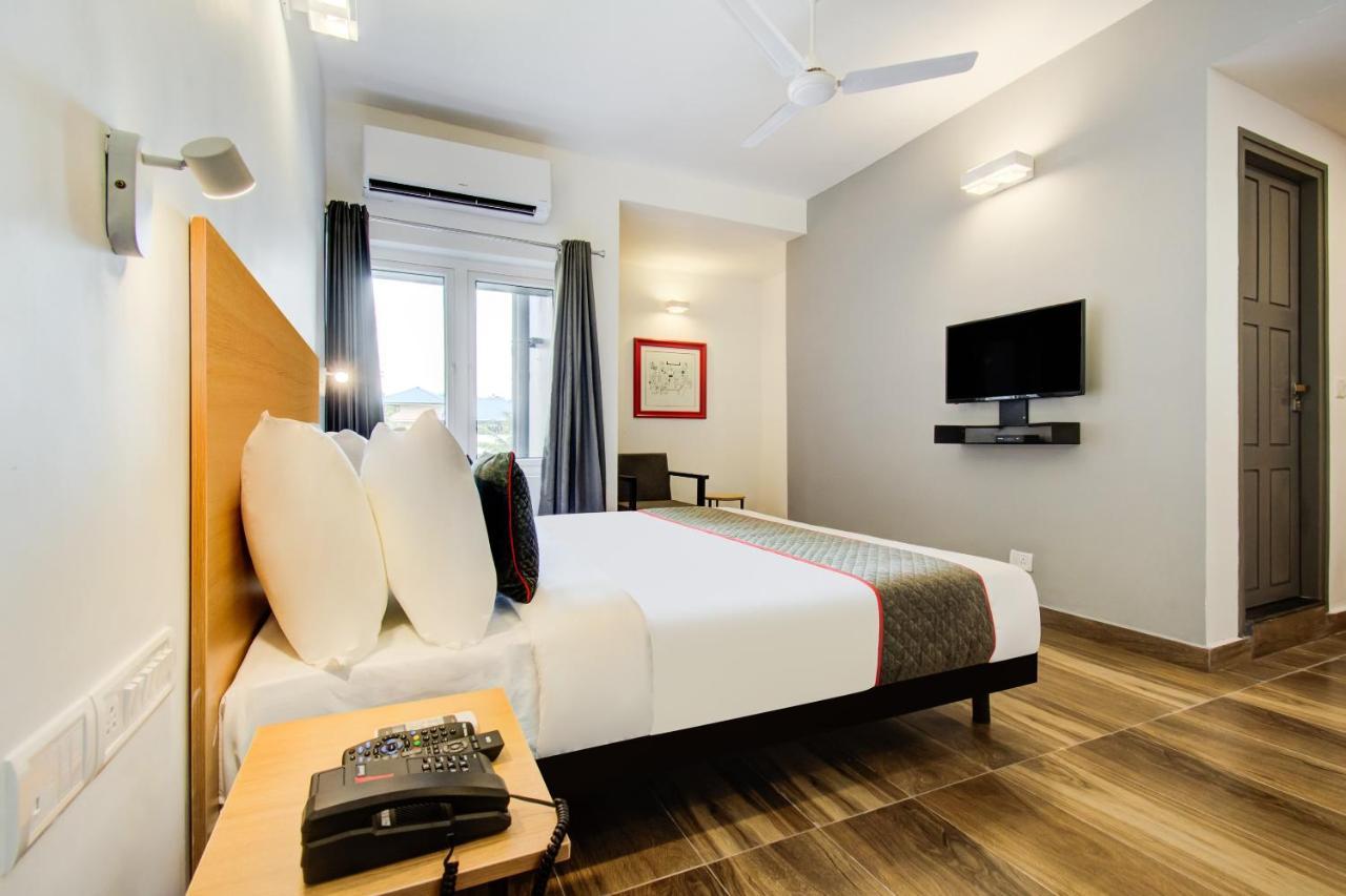 Oyo Townhouse 061 Gcda Kakkanad Signal Hotel Kochi Kültér fotó
