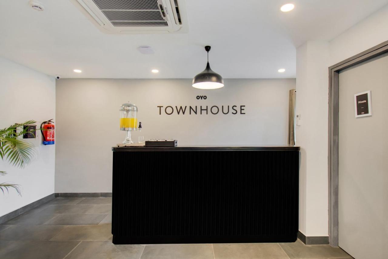 Oyo Townhouse 061 Gcda Kakkanad Signal Hotel Kochi Kültér fotó