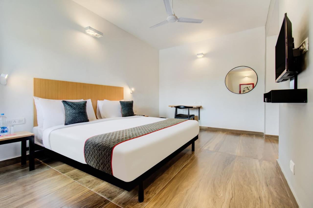 Oyo Townhouse 061 Gcda Kakkanad Signal Hotel Kochi Kültér fotó