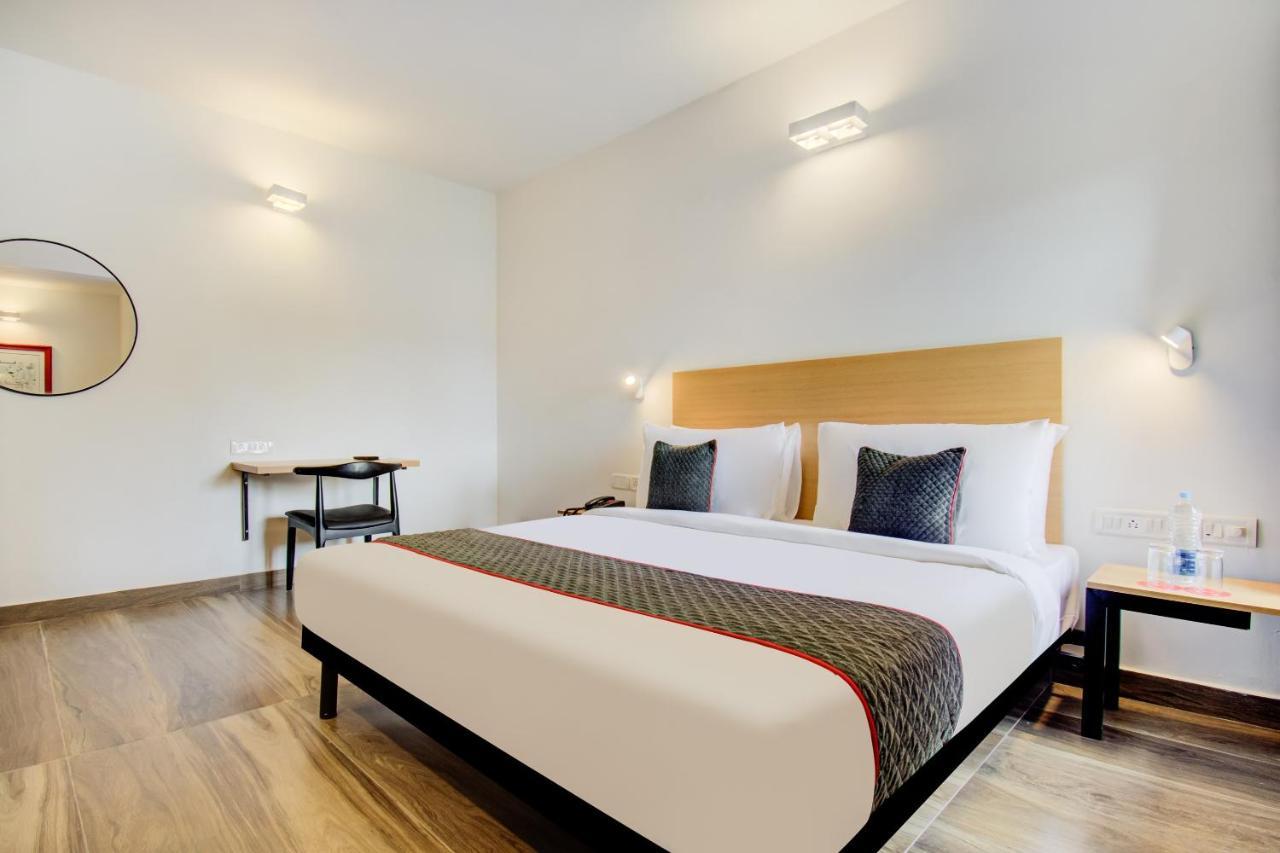 Oyo Townhouse 061 Gcda Kakkanad Signal Hotel Kochi Kültér fotó