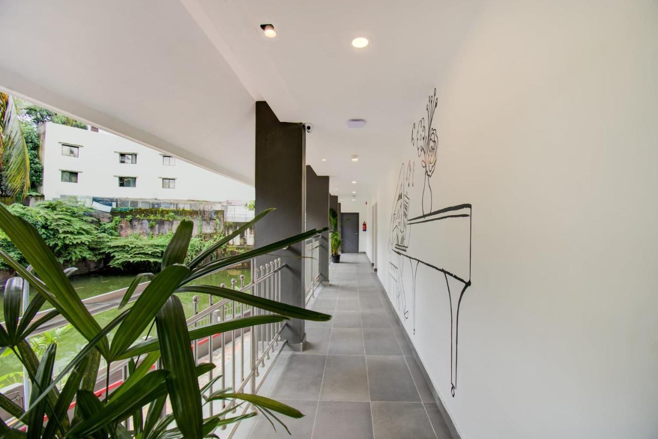 Oyo Townhouse 061 Gcda Kakkanad Signal Hotel Kochi Kültér fotó