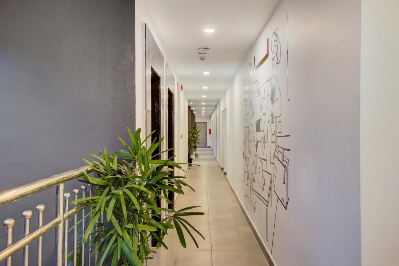 Oyo Townhouse 061 Gcda Kakkanad Signal Hotel Kochi Kültér fotó