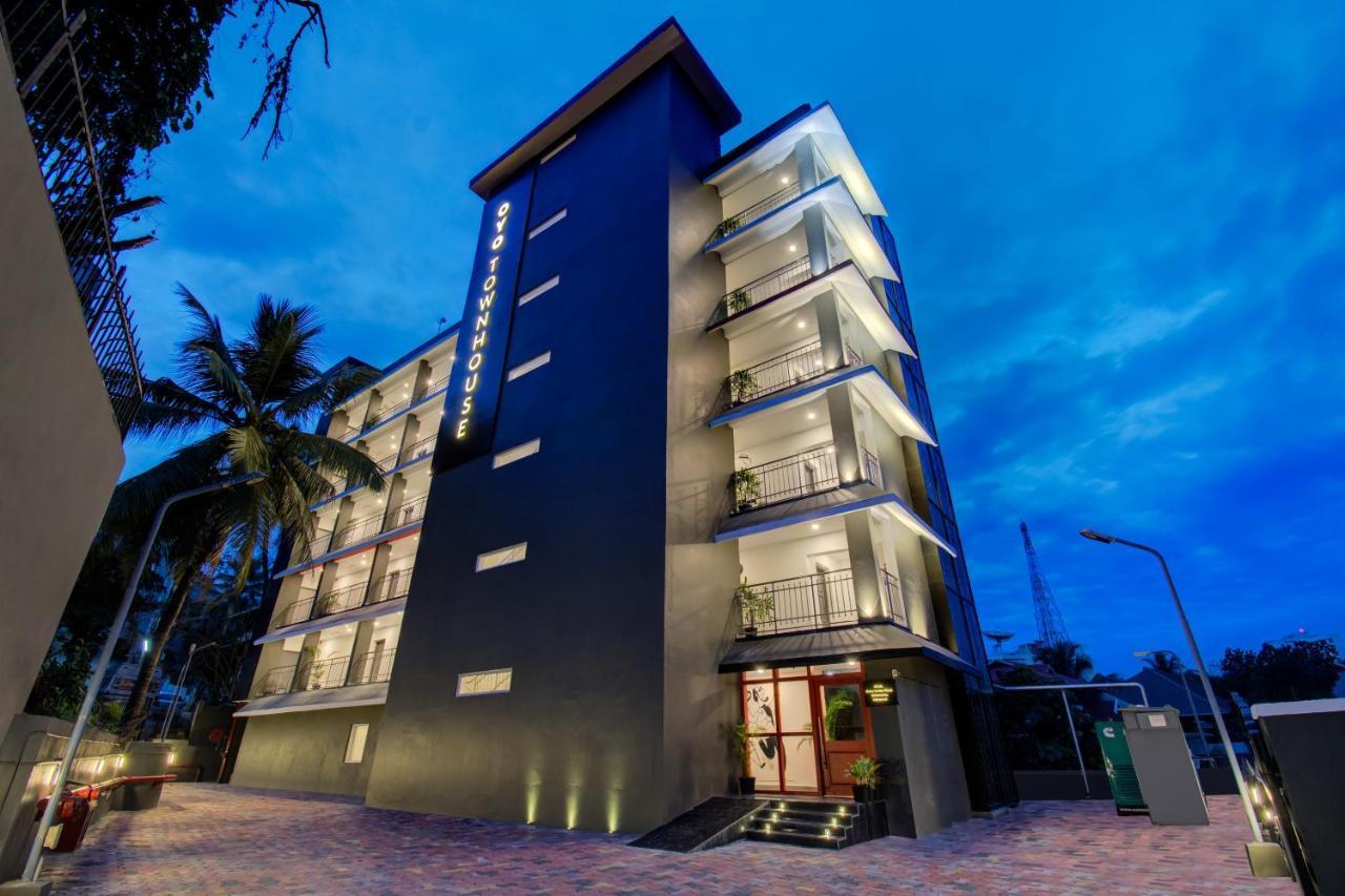 Oyo Townhouse 061 Gcda Kakkanad Signal Hotel Kochi Kültér fotó