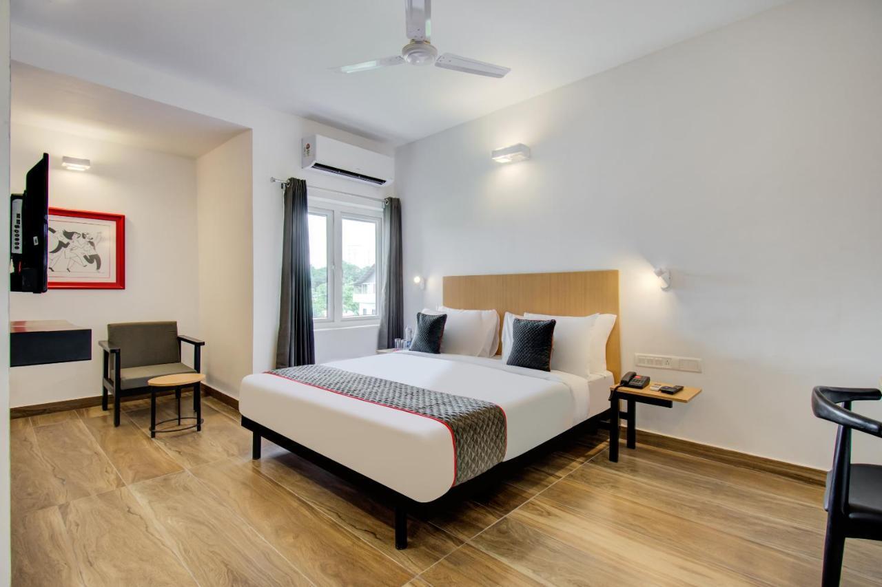 Oyo Townhouse 061 Gcda Kakkanad Signal Hotel Kochi Kültér fotó